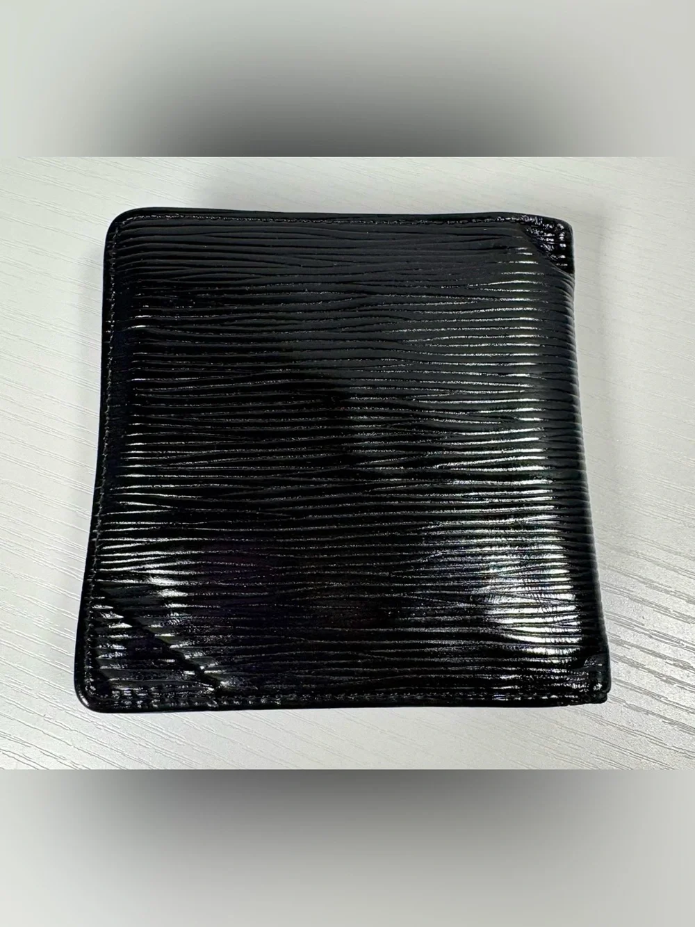 Louis Vuitton Epi Leather Bi Fold Wallet